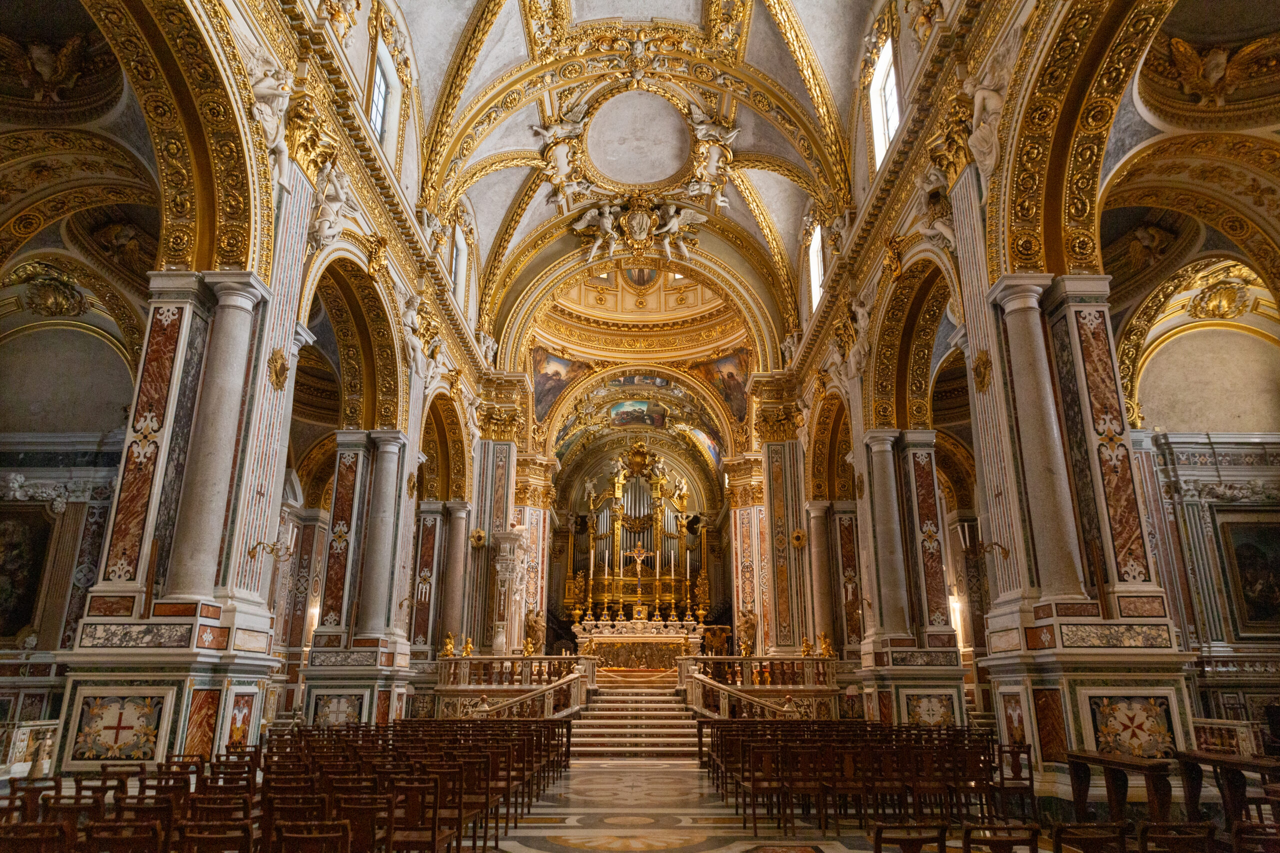 Interior of the cathedral-basilica at the abbey(Photo: Bénédicte Cedergren)